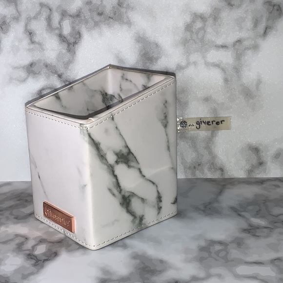 Marble Faux Leather BH Cosmetics Angled Brush Holder - Marble - Picture 2 of 9